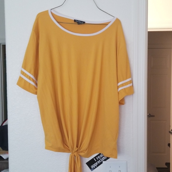 Tops - T Shirt with front tie NWOT
